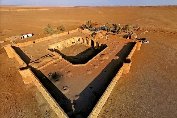 Maranjab Caravanserai - Maranjab Desert