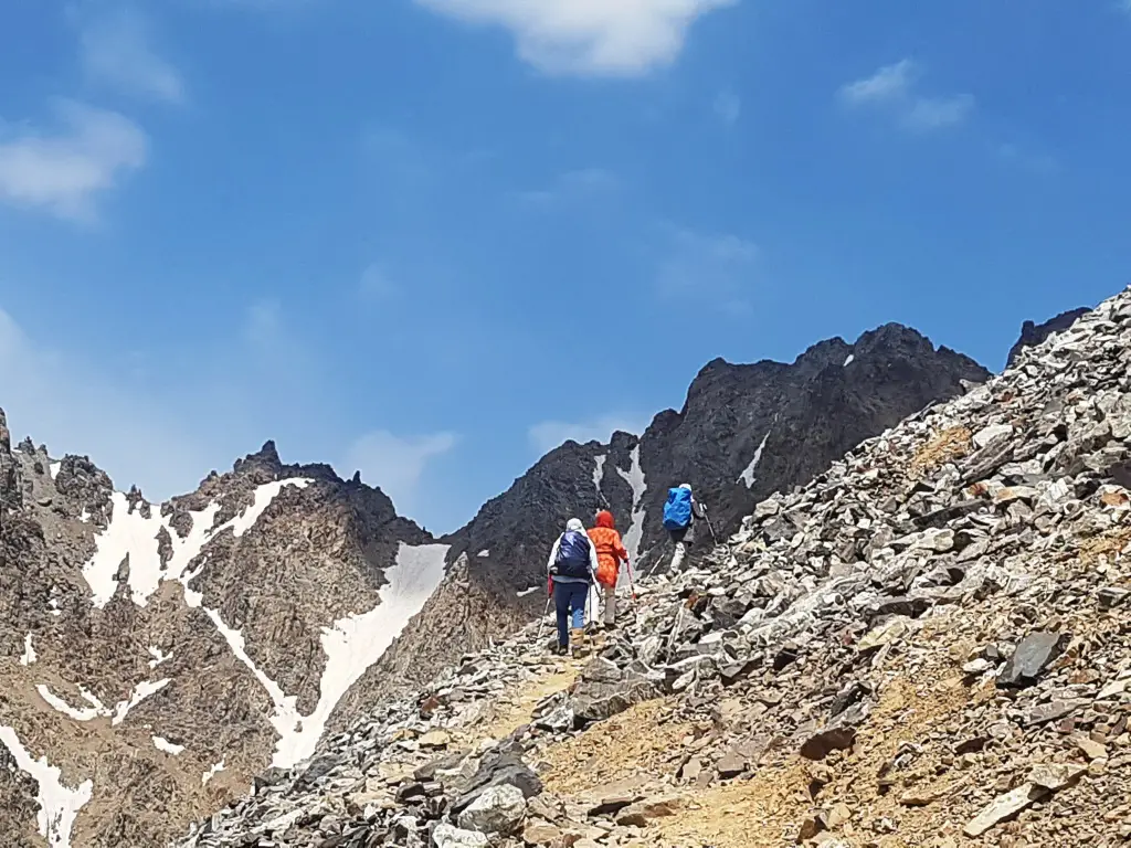 Hesarchal plain to the summit 2 1 - Alam Kuh Trekking Guide: the Southern Hesarchal Route