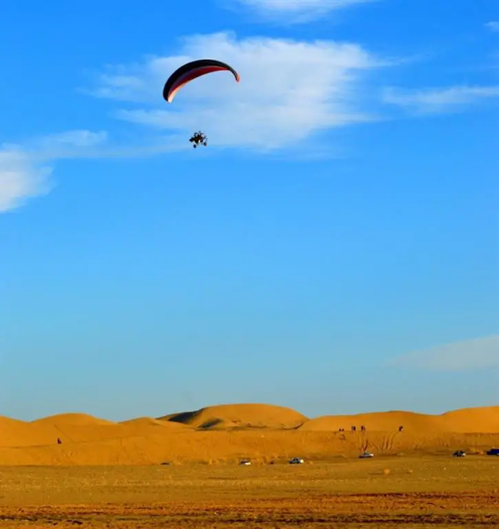 Paragliding in desert - Varzaneh Desert