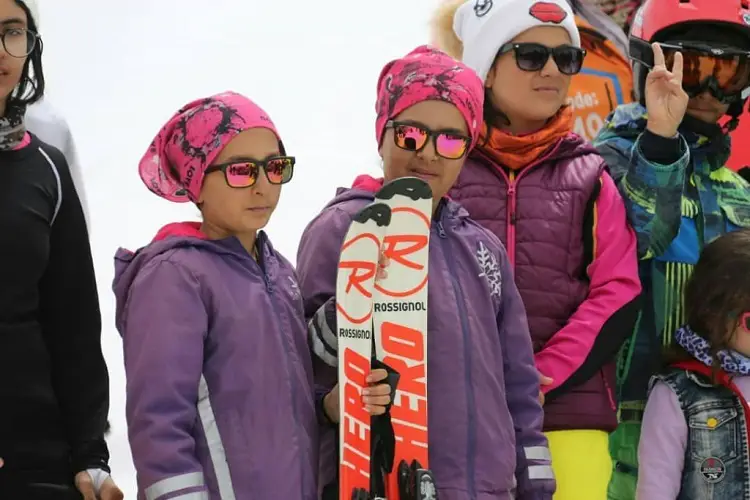 children in Dizzin ski resort - Dizin Ski Resort Guide